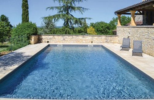 Gindou House | Enjoy peace and charm in this impressive French farmhouse with swimming pool.