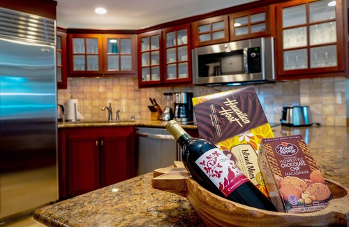 Wailua Condo | Enjoy Perfect Vacation at Luxury Beach Front Resort.