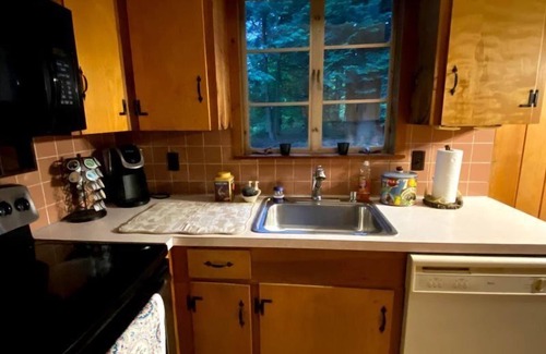 Pocono Lake Cabin | ENJOY POCONOS BY THE MONTH AT A TIME! COTTAGE AWAY FROM IT ALL ON STREAM!