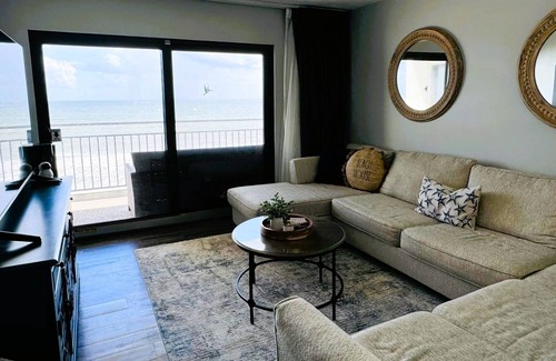 Seawinds Condo Apartment | Enjoy Relaxing Views and Sounds from this Spacious Ormond Beach Condo