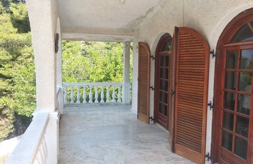 Eretria Villa | Enjoy Seclusion at Peaceful Mountain Apartment
