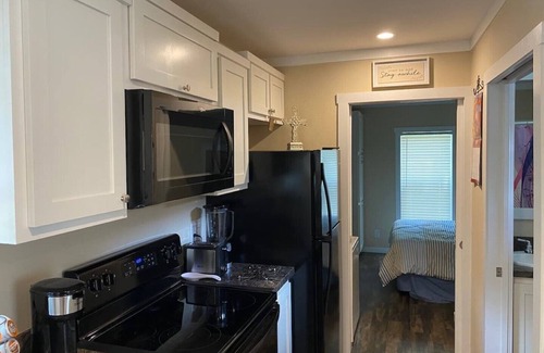 Mid America Cottage | Enjoy Serenity at Gee's Comfy Cottage! ADA Accessible.