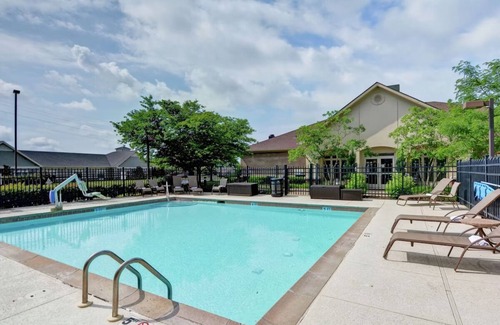 Lexington Hotel | Enjoy Spacious Unit w/Kitchen, BQQ Area & Free Parking | Near Fayette Mall