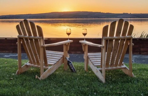 Boardman House | Enjoy Stunning Views Across the Columbia River! FREE Parking, Outdoor Pool!