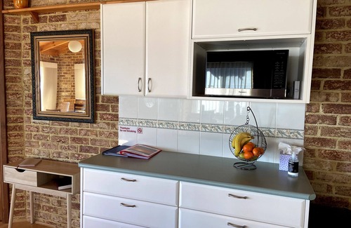 Little Grove House | Enjoy Sunrise Views from the comfort of this beautiful home away from home!