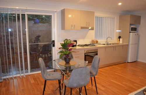Claymore House | Enjoy❤️Sunset Views 40min to Sydney Brand-new w/Parking near CampbelltownHospital
