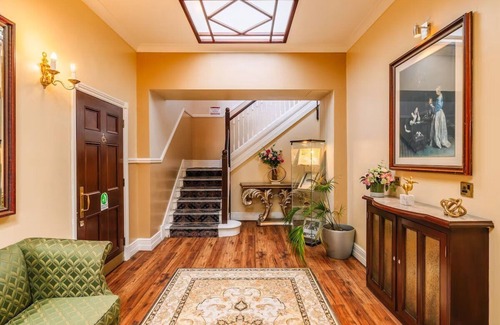 Ipswich Hotel | Enjoy Swimming & Spa in Historic Room with Large Gardens & Comfort Amenities