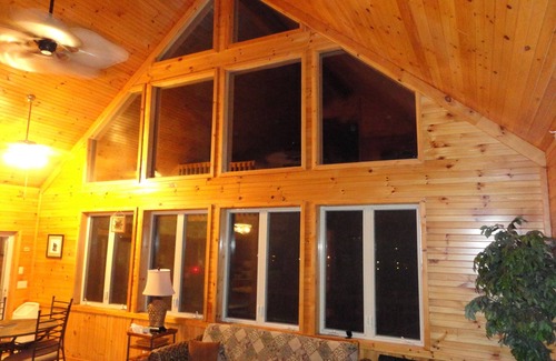 Shell Knob House | Enjoy Table Rock Lake staying at this Beautiful 5 Bedroom Home! Great location!