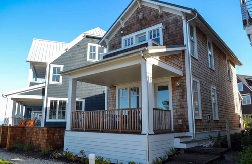 Seabrook House | Enjoy the beach, ocean and sunsets no matter the weather.