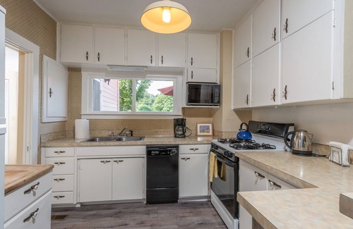 Vashon Island Cottage | Enjoy The Best Of Vashon From The Deck Of The Quartermaster Cottage