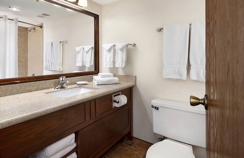 Casper House | Enjoy the Convenient Airport Shuttle, Indoor Pool, Onsite Bar & Restaurant