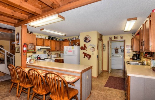 Maggie Valley Cabin | Enjoy the Creek! Spa! Family Oriented, Separate Cabin Available!