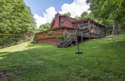 Maggie Valley Cabin | Enjoy the Creek! Spa! Family Oriented, Separate Cabin Available!