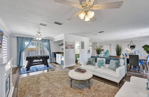 Deerfield Beach House | Enjoy the fall season at The Blue Wave Beach Home!