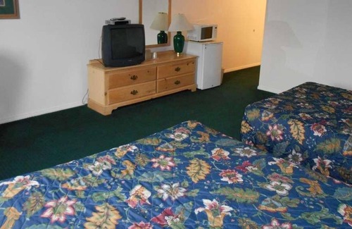 Enumclaw House | Enjoy The Great Outdoors at GuestHouse Enumclaw! Pet-friendly, Free Parking