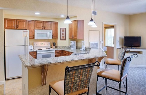 Lake Buena Vista Apartment | Enjoy the luxury & excitement of Lake Buena Vista with a splash of Disney Magic