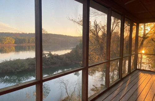 Pleasant Grove Cabin | Enjoy the new hot tub and cozy cabin in the Ozarks