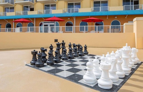 Ormond Shores Condo | Enjoy the sands of the Atlantic in this tropical 2BD condo with resort amenities for family