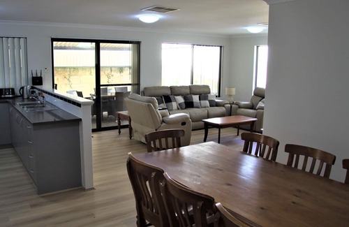 Byford House | Enjoy the space and privacy