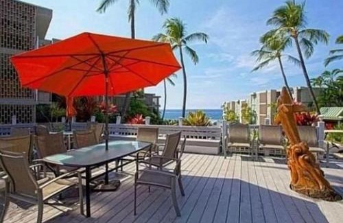 Kailua-Kona Apartment | Enjoy the sunset at OCEAN FRONT 1BR Apartment - pool on site!