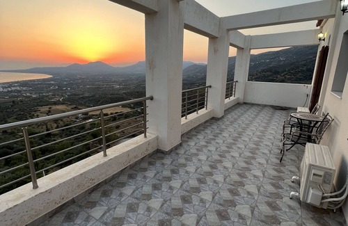 Voia Villa | Enjoy the view of nature and an amazing sunset in the Mediterranean Villa
