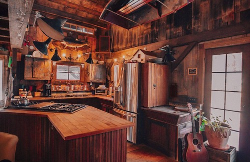 South Londonderry House | Enjoy this authentic and cozy VT Barn with Brand New Hot Tub