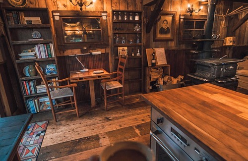 South Londonderry House | Enjoy this authentic and cozy VT Barn with Brand New Hot Tub