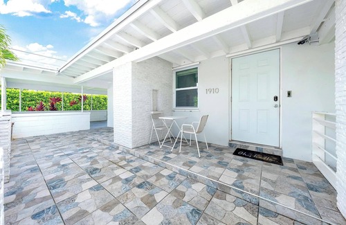 Palm Beach - West Palm Beach House | Enjoy this Bliss Bungalow home 10 mins away to the beautiful beach