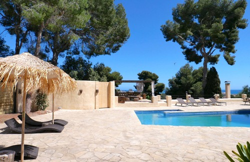 Segur de Calafell Villa | ENJOY THIS CHARMING OASIS CLOSE TO THE BEACH, BARCELONA AND SITGES. BIG POOL.