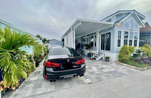 Key Largo RV Rental | Enjoy this modern and cozy house in Key Largo Florida.