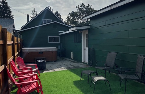 Red Lodge House | Enjoy time away in Red Lodge, Montana! 3 king, 2 twin beds & great hot tub