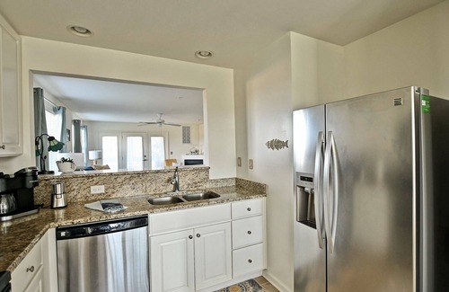 Ocean View Condo | Enjoy your getaway in this lovely 2 bed/2 bath condo in the Bethany Bay Community! Excellent view! Pets Allowed! 9-Hole Golf! Seasonal Outdoor Pool! Beach Town!