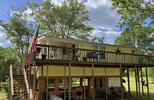 Doniphan Cabin | Enjoy your morning coffee overlooking the beautiful Current River. Non Smoking