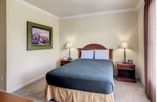 Loughman Condo | Enjoy your stay in this cozy, condo located at the luxurious Tuscana Resort