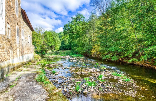 Rodez House | Enjoy your stay in this inviting cottage with beautiful views of the river.