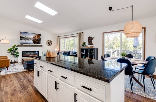 Inver Grove Heights House | Enjoy your private lake home just outside the cities!