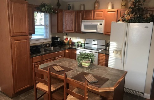 Fleetwood House | EnjoyThis Home in the Mountains ,5 min walk to the River ,Boone ,West Jefferso