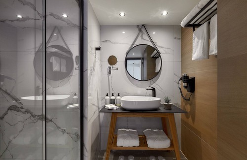 Sissi Hotel | Enorme Santanna Island