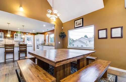 Roads End Cottage | Enormous ocean-view homes with firepit & deck - short walk to the beach