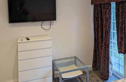 Chapeltown House | Ensuite Bedroom With Separate Entrance and Parking