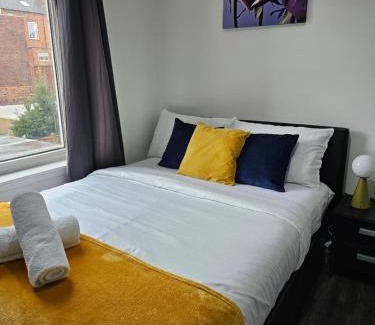 Dudley House | Ensuite Double Room with Private Kitchen Dudley