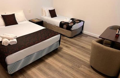 Adelaide Central Business District Apartment | Ensuite gouger entire apartment 306