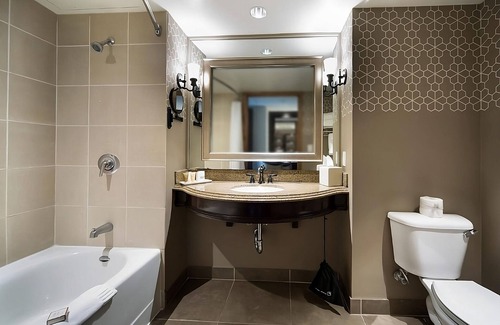 Downtown San Antonio Hotel | Ensuring a Very Comfortable Stay! 2 Relaxing Units, City View, Outdoor Pool