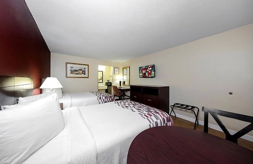Ellenton Hotel | Ensuring a Very Comfortable & Memorable Stay! Pool, Pet-friendly, Free Parking!