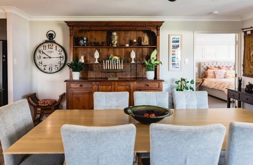 Beerwah House | Entertainer's paradise - child & pet friendly!