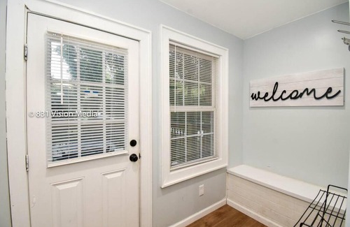 East Point House | Entertainers paradise close to airport