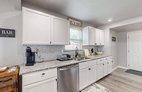 Central Arlington House | Entertainment Central | Updated Cottage AT&T Stad.