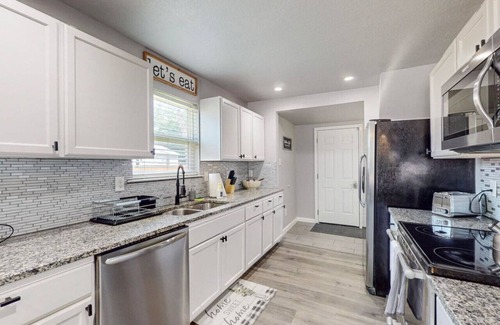 Central Arlington House | Entertainment Central | Updated Cottage AT&T Stad.