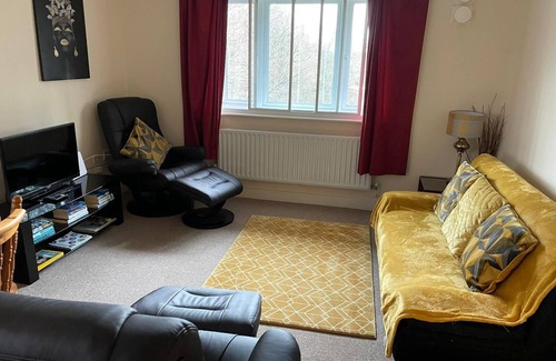 Hatfield Apartment | ENTIRE 2BED APARTMENT HATFIELD 5 MINUTES FROM THE STATION