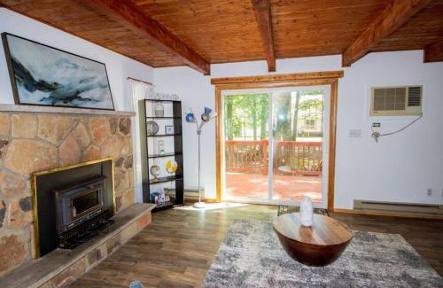 East Stroudsburg Ski Chalet | Entire 3 Bedroom Adventure Chalet, Near the best of the Poconos